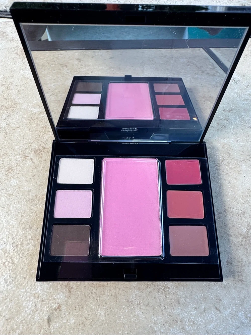 Bobbi Brown Pink Face Palette - Pink